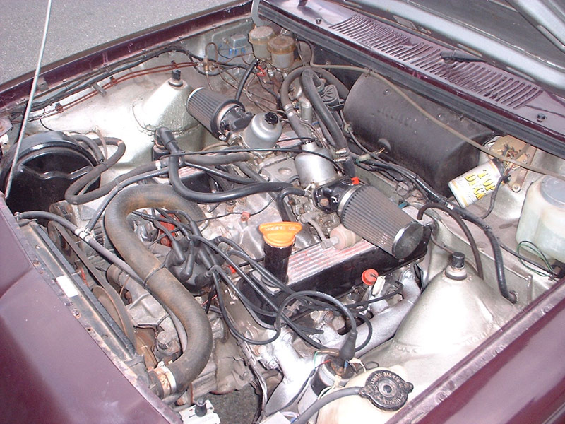 Shuvit%20V8%20engine%20bay.jpg